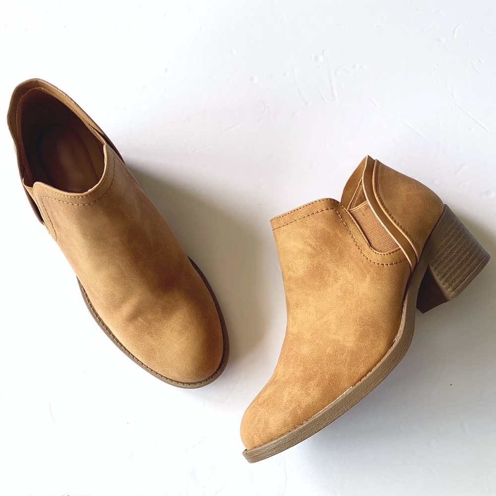 Distressed tan block heel booties - Picture 5 of 7